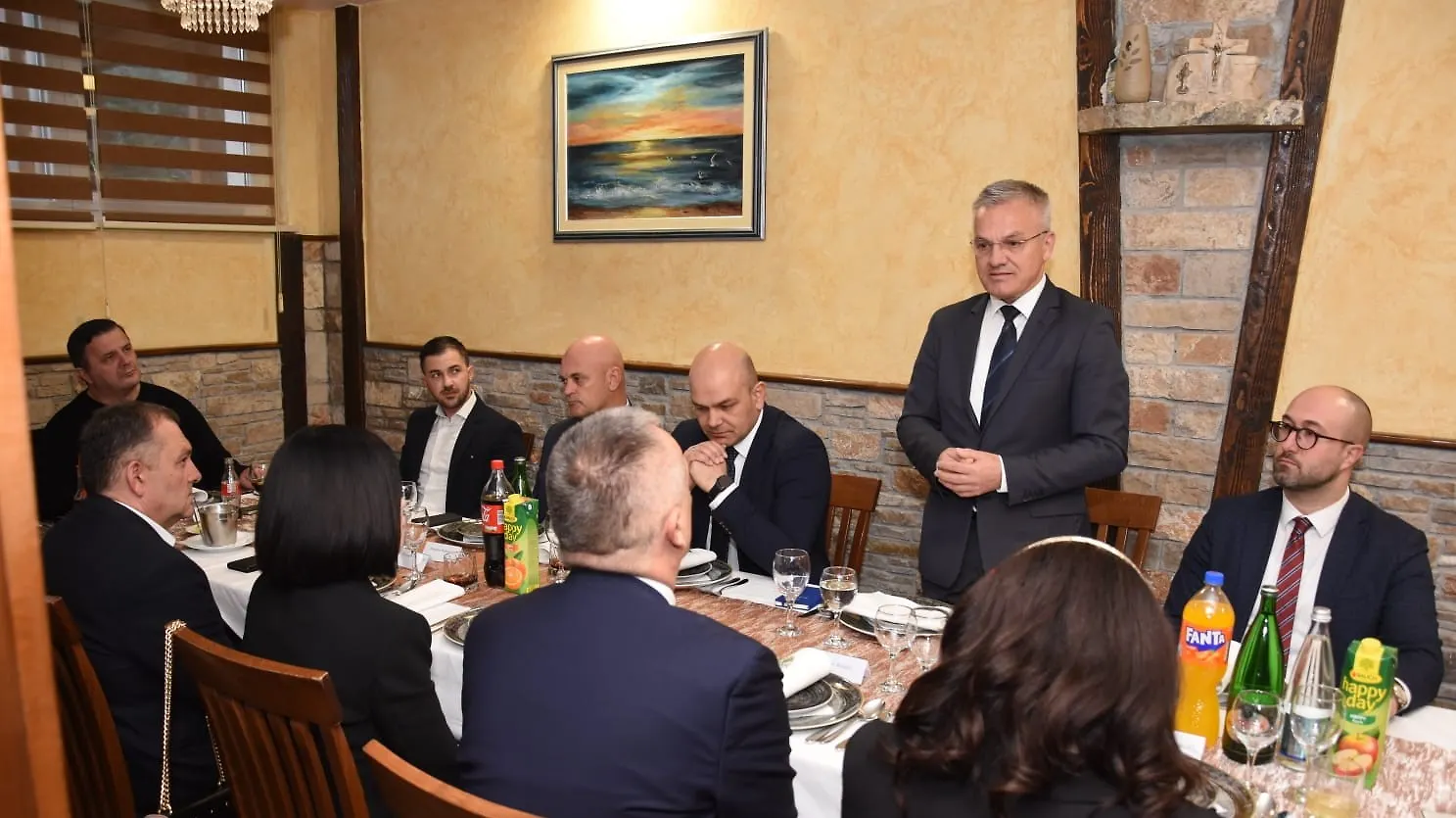 Politički predstavnici HDZ-a BiH Hercegovačko – neretvanske županije održali su radni ručak s državnim tajnikom Središnjeg državnog ureda za Hrvate izvan Republike Hrvatske Zvonkom Milasom u Međugorju. 
