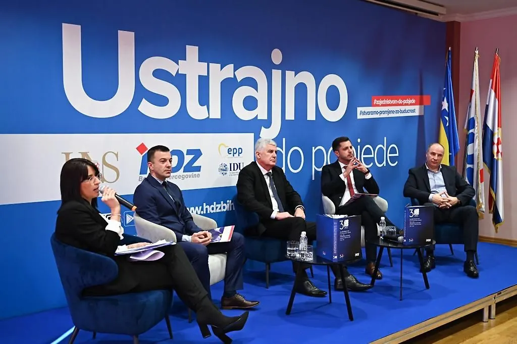Predstavljena prva Monografija Mladeži HDZ-a BiH "Mladež nekad i sad- Putovanje kroz vrijeme 1992.-2022."