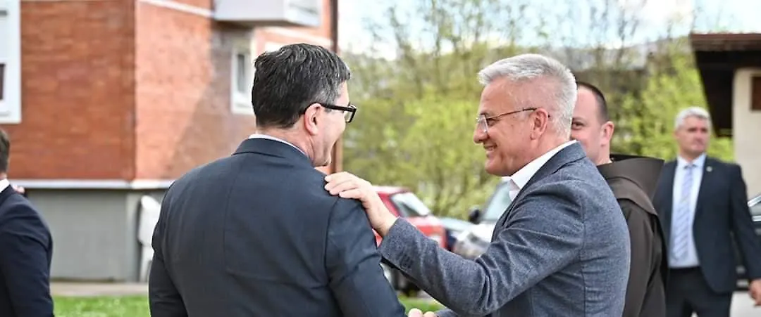 Kandidati HDZ-a u XI. izbornoj jedinici predvođeni nositeljem liste Zvonkom Milasom održali su u Banjoj Luci sastanak s dopredsjednikom RS-a iz reda hrvatskoga naroda Davorom Pranjićem, Josipom Jerkovićem i Davorom Čordašom te predstavnicima udruga Hrvata