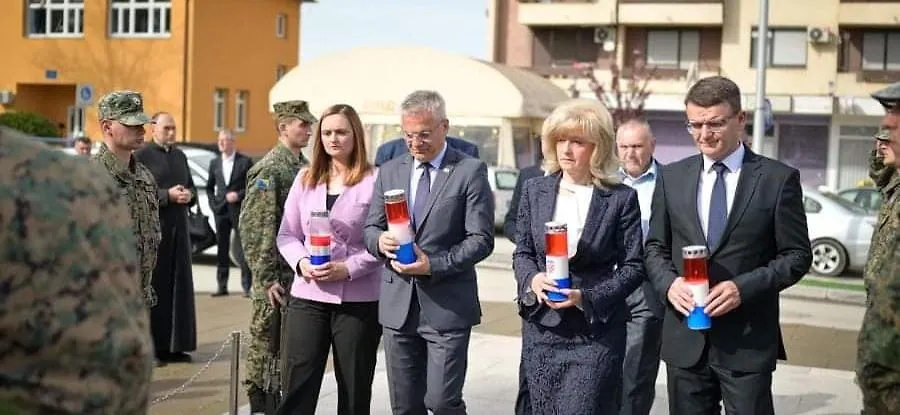 Polaganjem vijenaca u sklopu obilježavanja Dana HVO-a, kod spomen obilježja poginulim braniteljima 102. brigade HVO-a započeo je posjet Zvonka Milasa, nositelja 11. izborne liste i kandidata u Odžaku i Županiji Posavskoj