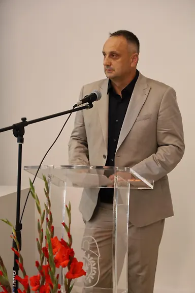 Galerija 8